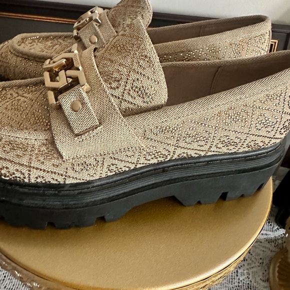 GUESS - Picture 6 of 7